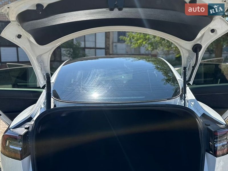 Фото Tesla Model 3 з оголошення AUTO.RIA