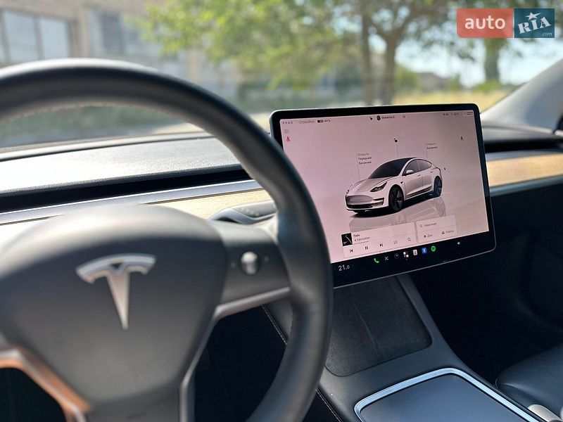 Фото Tesla Model 3 з оголошення AUTO.RIA