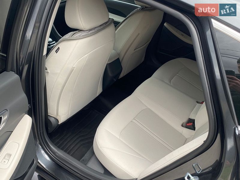 Фото Hyundai Sonata з оголошення AUTO.RIA