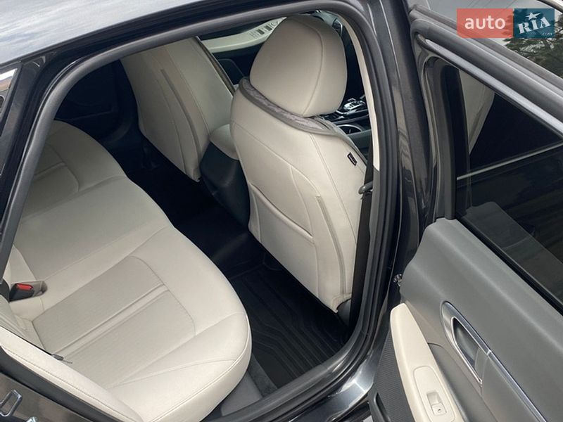 Фото Hyundai Sonata з оголошення AUTO.RIA