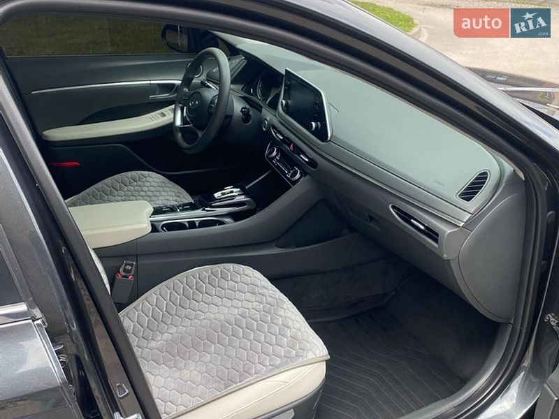 Фото Hyundai Sonata з оголошення AUTO.RIA