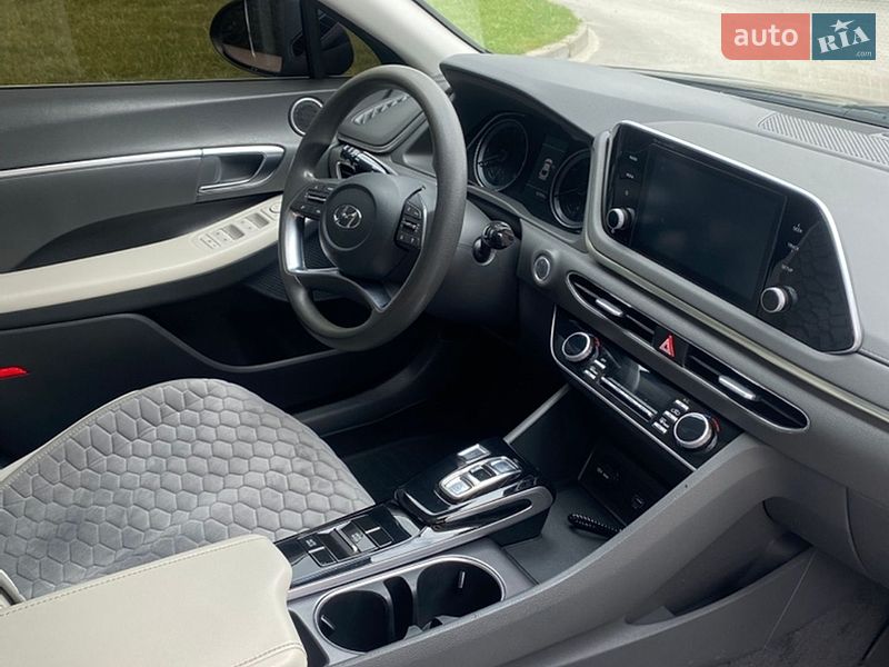 Фото Hyundai Sonata з оголошення AUTO.RIA