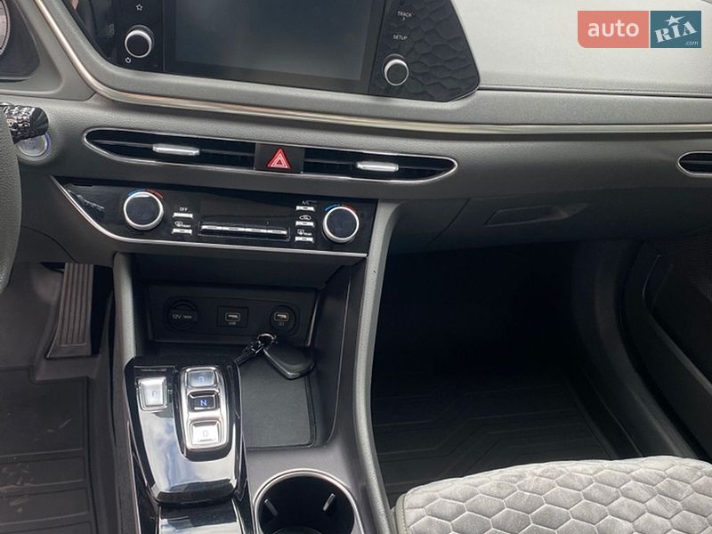 Фото Hyundai Sonata з оголошення AUTO.RIA