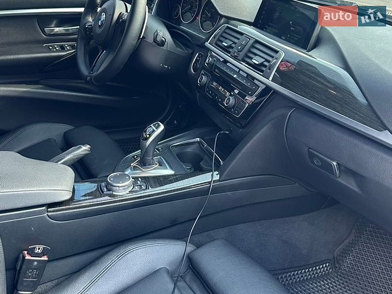 Фото BMW 3 Series з оголошення AUTO.RIA