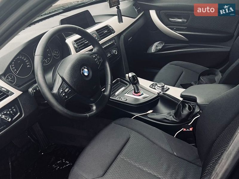Фото BMW 3 Series з оголошення AUTO.RIA