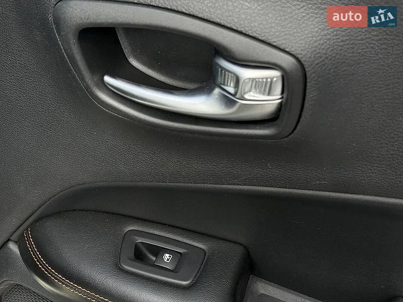 Фото Jeep Compass з оголошення AUTO.RIA