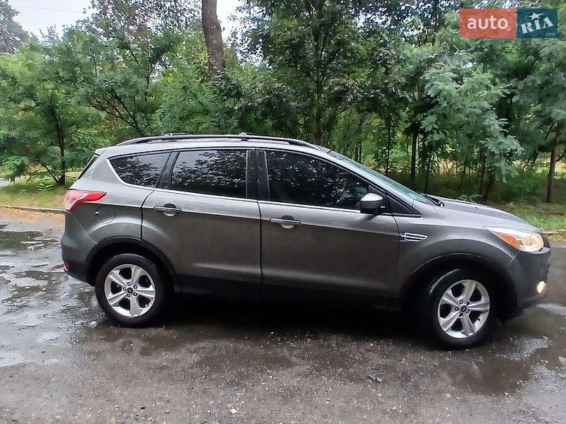 Фото Ford Escape з оголошення AUTO.RIA