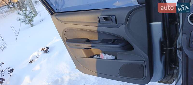 Фото Ford Focus з оголошення AUTO.RIA