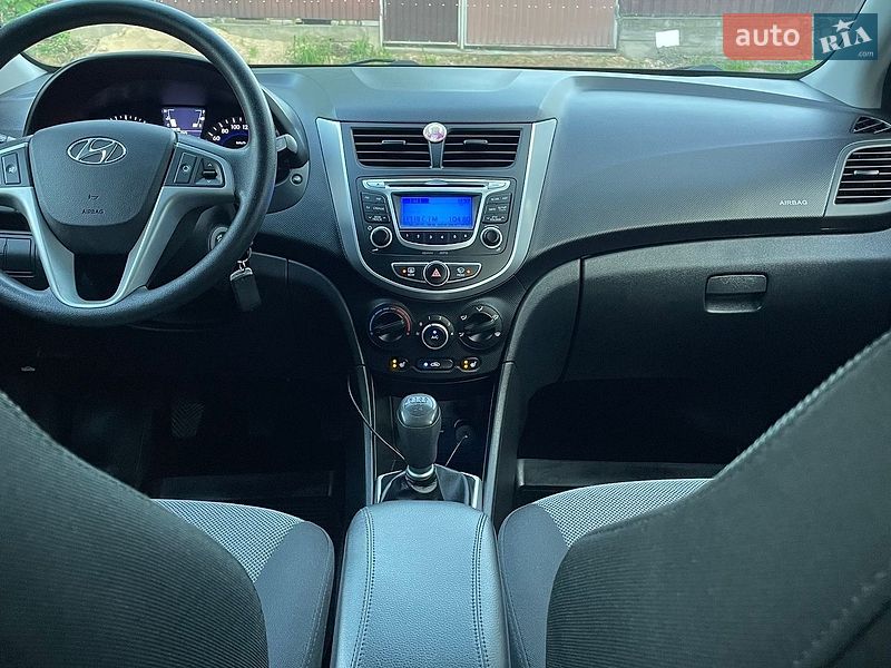 Фото Hyundai Accent з оголошення AUTO.RIA