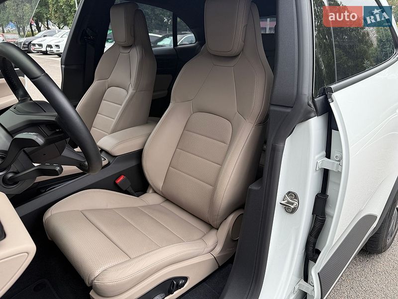Фото Porsche Macan Electric з оголошення AUTO.RIA