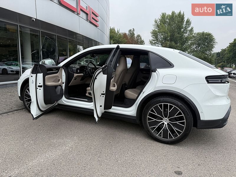 Фото Porsche Macan Electric з оголошення AUTO.RIA