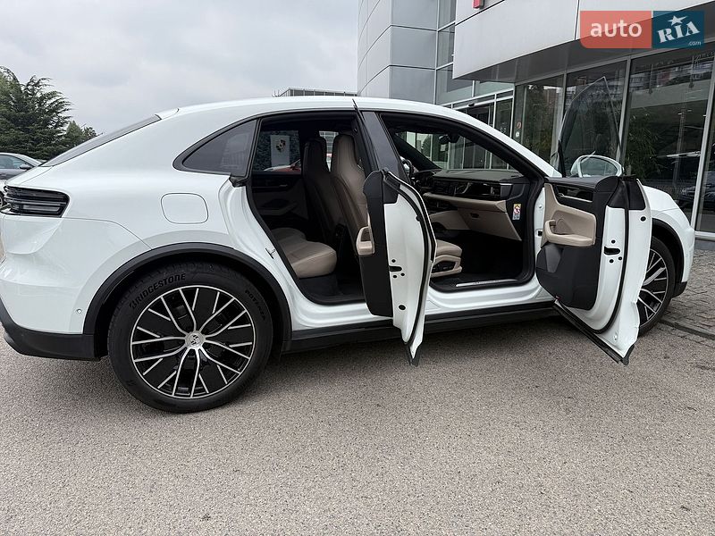 Фото Porsche Macan Electric з оголошення AUTO.RIA