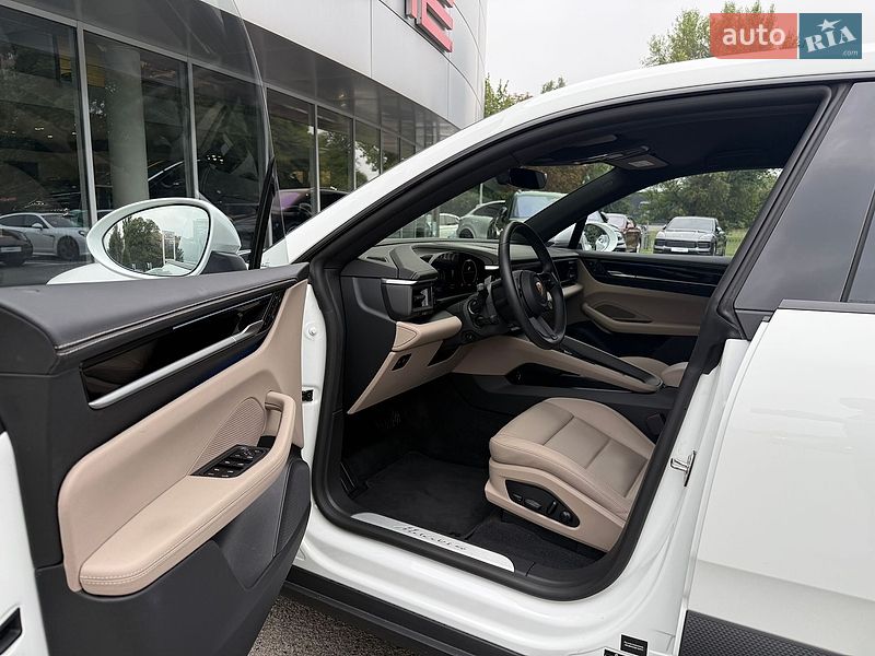 Фото Porsche Macan Electric з оголошення AUTO.RIA
