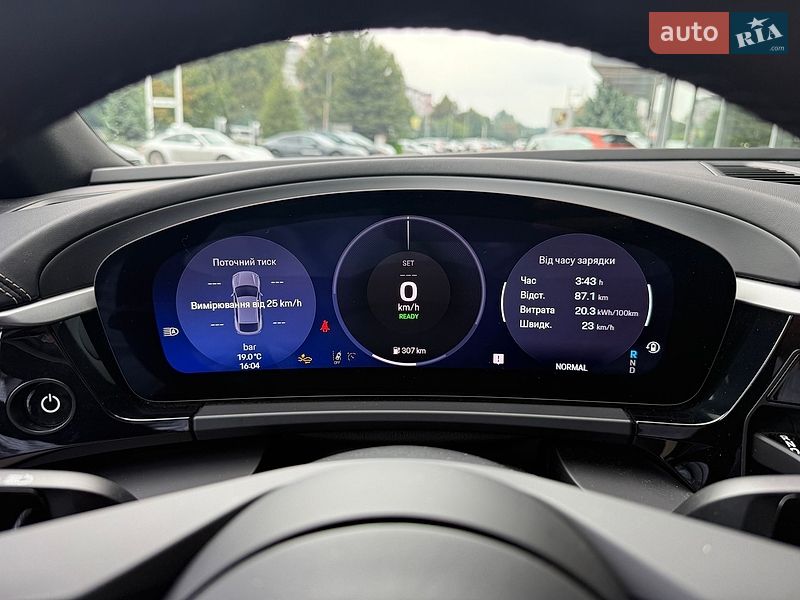 Фото Porsche Macan Electric з оголошення AUTO.RIA