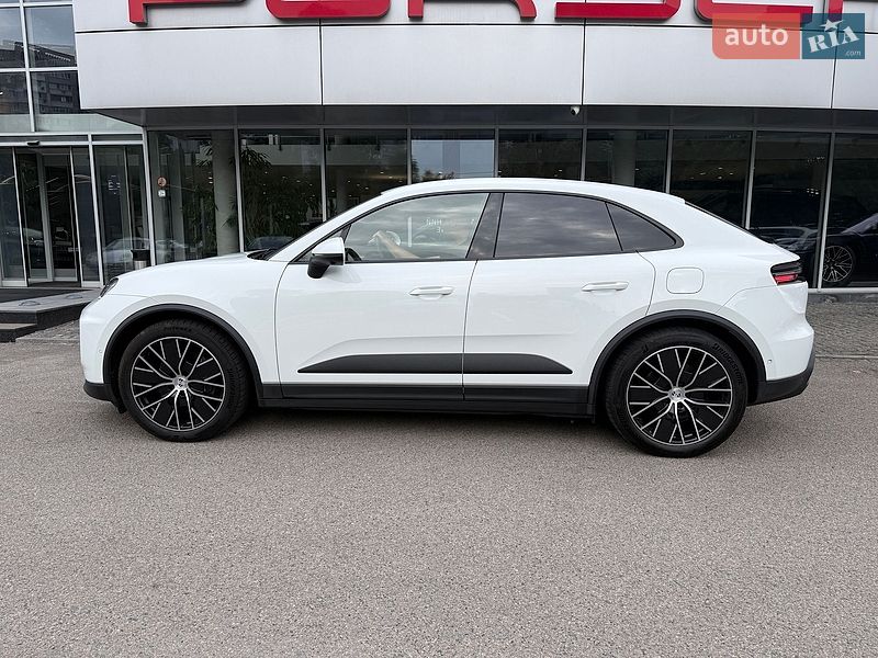 Фото Porsche Macan Electric з оголошення AUTO.RIA