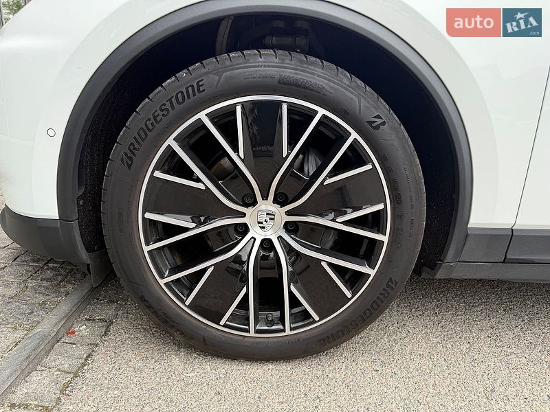 Фото Porsche Macan Electric з оголошення AUTO.RIA