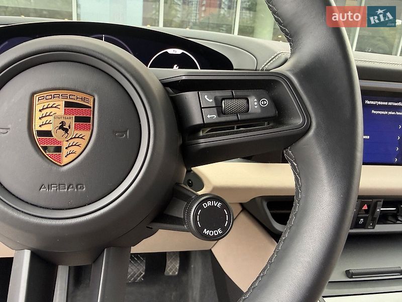 Фото Porsche Macan Electric з оголошення AUTO.RIA
