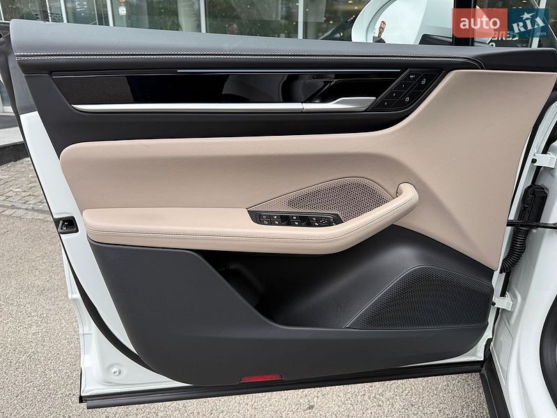 Фото Porsche Macan Electric з оголошення AUTO.RIA