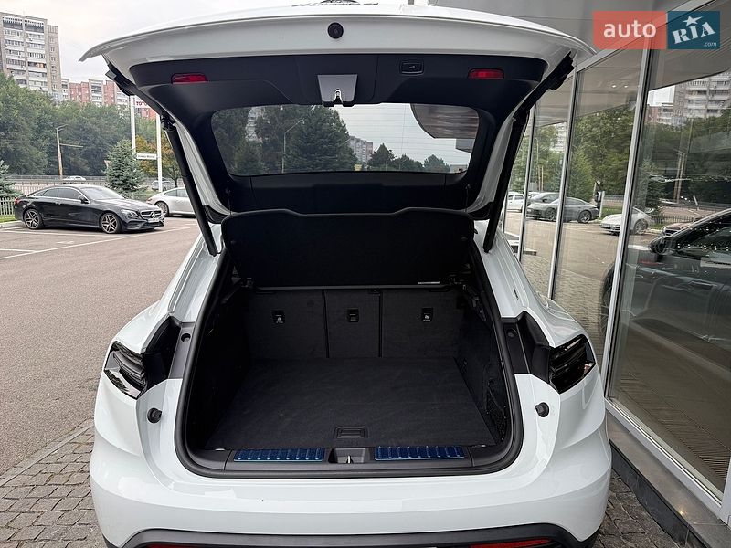 Фото Porsche Macan Electric з оголошення AUTO.RIA