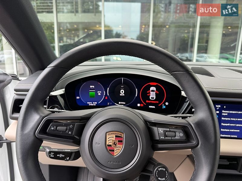 Фото Porsche Macan Electric з оголошення AUTO.RIA