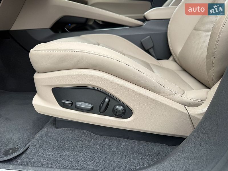 Фото Porsche Macan Electric з оголошення AUTO.RIA