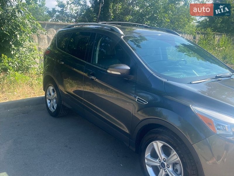 Фото Ford Escape з оголошення AUTO.RIA