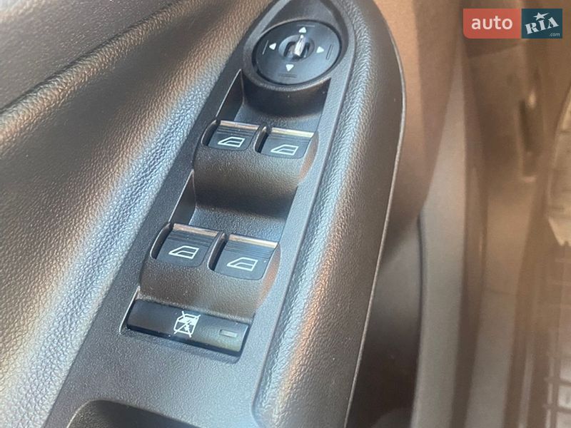 Фото Ford Escape з оголошення AUTO.RIA