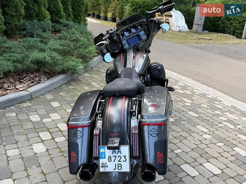 Фото Harley-Davidson CVO Street Glide з оголошення AUTO.RIA
