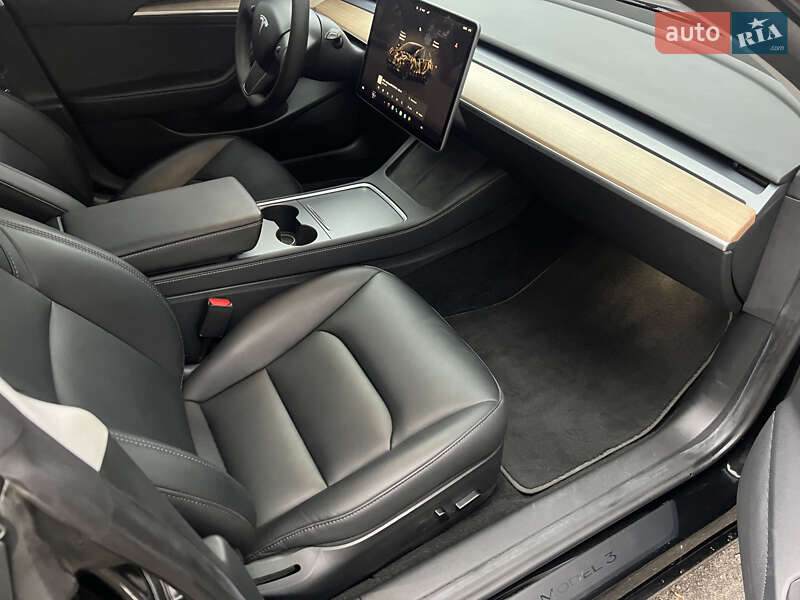 Фото Tesla Model 3 з оголошення AUTO.RIA
