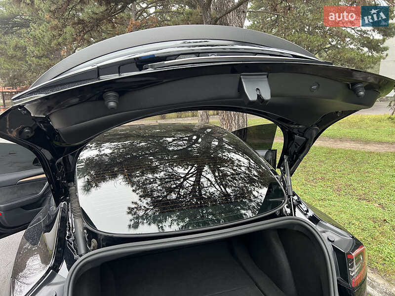 Фото Tesla Model 3 з оголошення AUTO.RIA