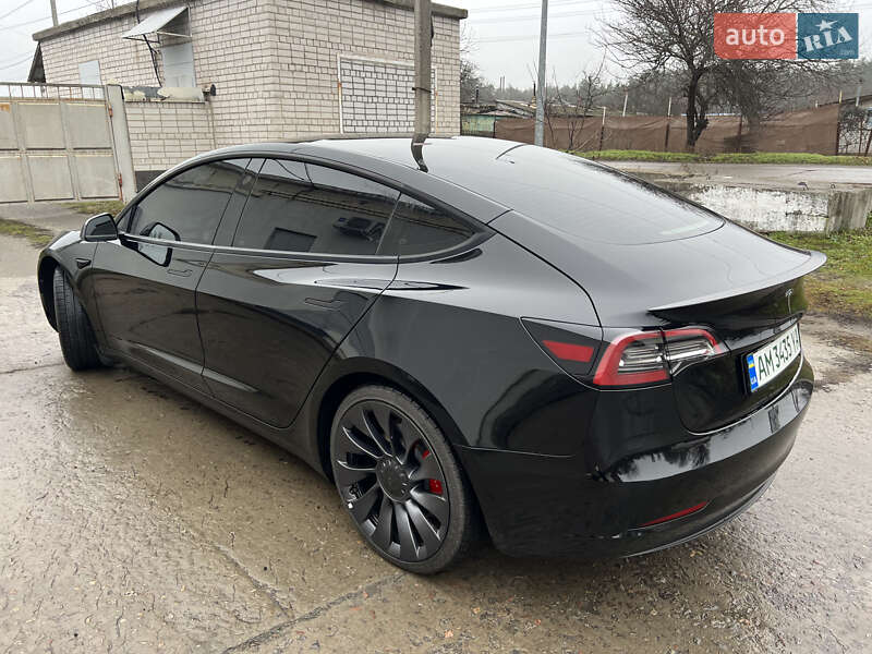 Фото Tesla Model 3 з оголошення AUTO.RIA
