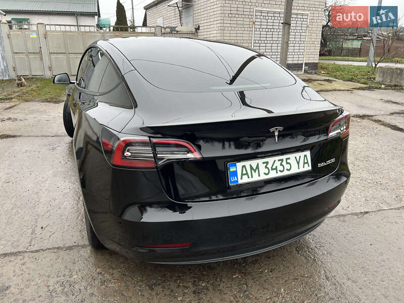 Фото Tesla Model 3 з оголошення AUTO.RIA