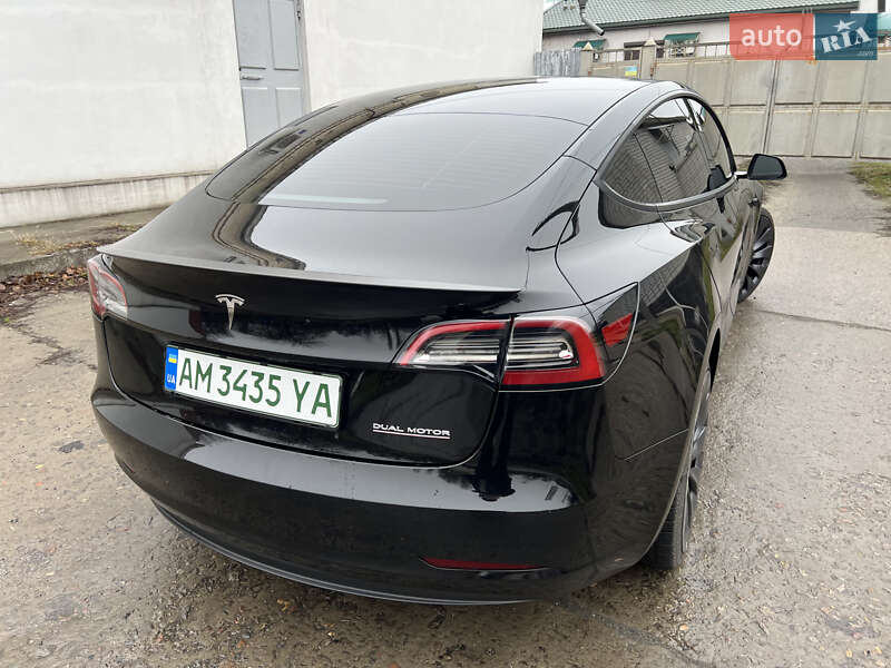 Фото Tesla Model 3 з оголошення AUTO.RIA