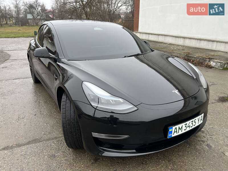 Фото Tesla Model 3 з оголошення AUTO.RIA