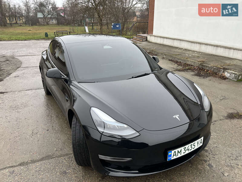 Фото Tesla Model 3 з оголошення AUTO.RIA