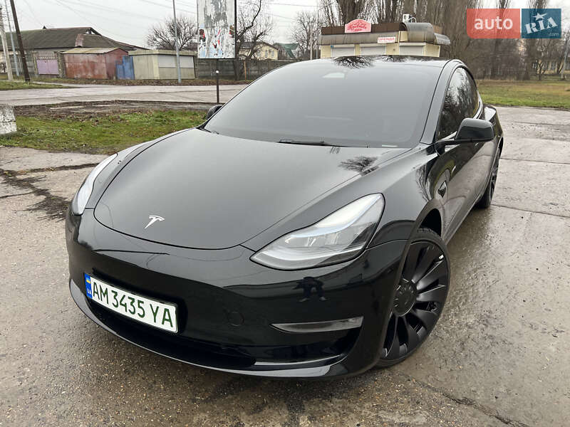 Фото Tesla Model 3 з оголошення AUTO.RIA