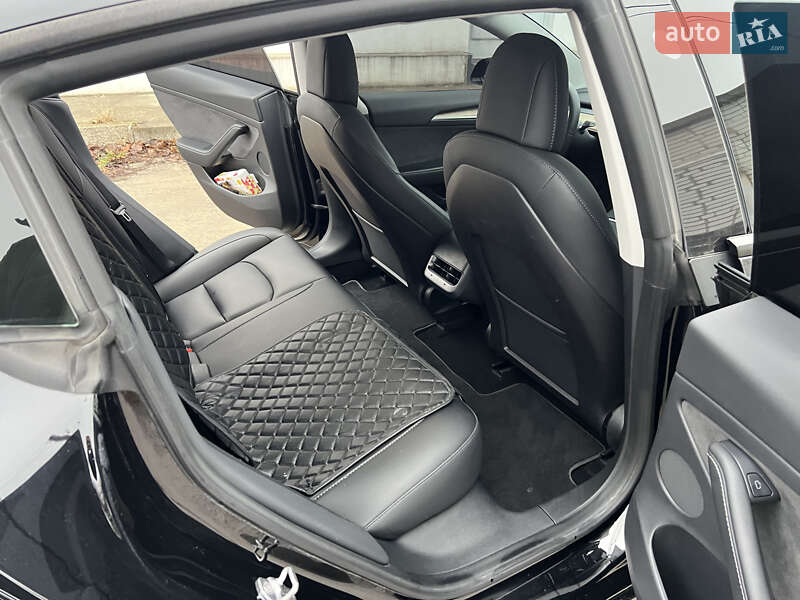 Фото Tesla Model 3 з оголошення AUTO.RIA