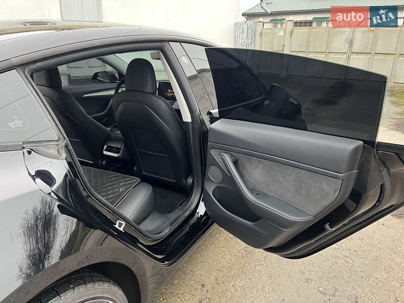 Фото Tesla Model 3 з оголошення AUTO.RIA