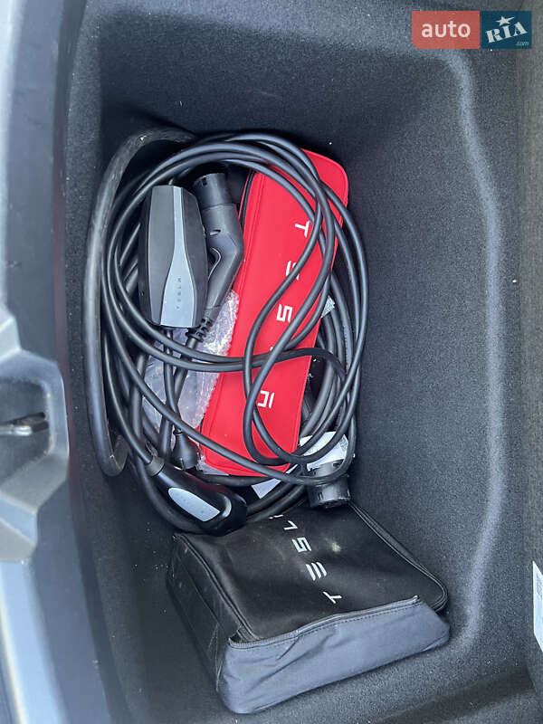 Фото Tesla Model 3 з оголошення AUTO.RIA