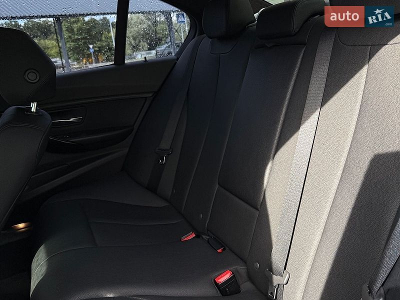 Фото BMW 3 Series з оголошення AUTO.RIA