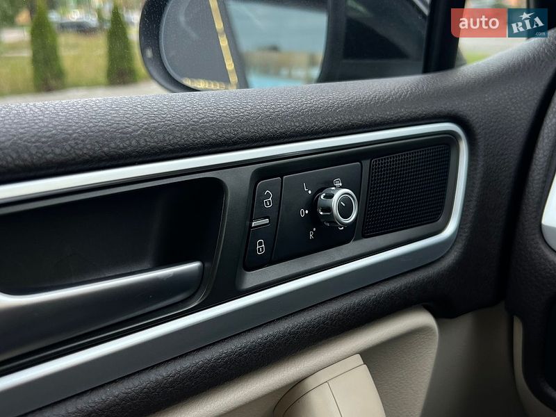 Фото Volkswagen Touareg з оголошення AUTO.RIA