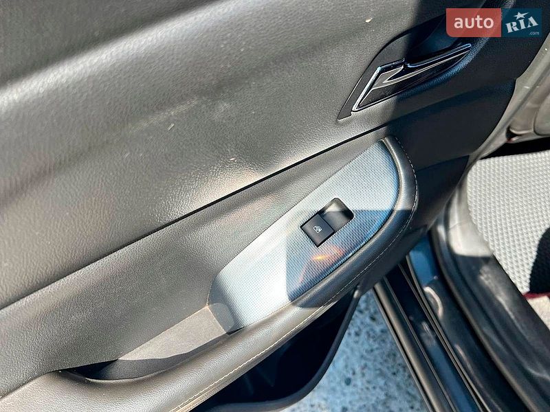 Фото Chevrolet Malibu з оголошення AUTO.RIA