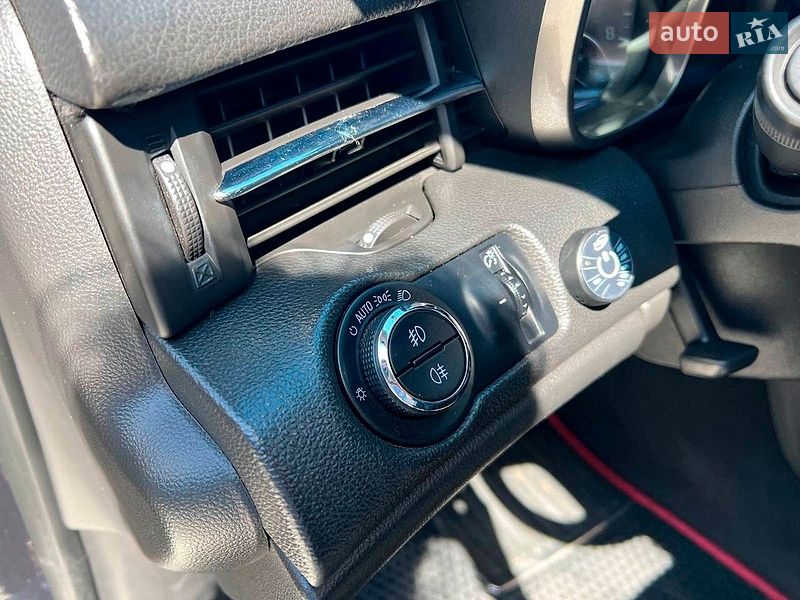 Фото Chevrolet Malibu з оголошення AUTO.RIA