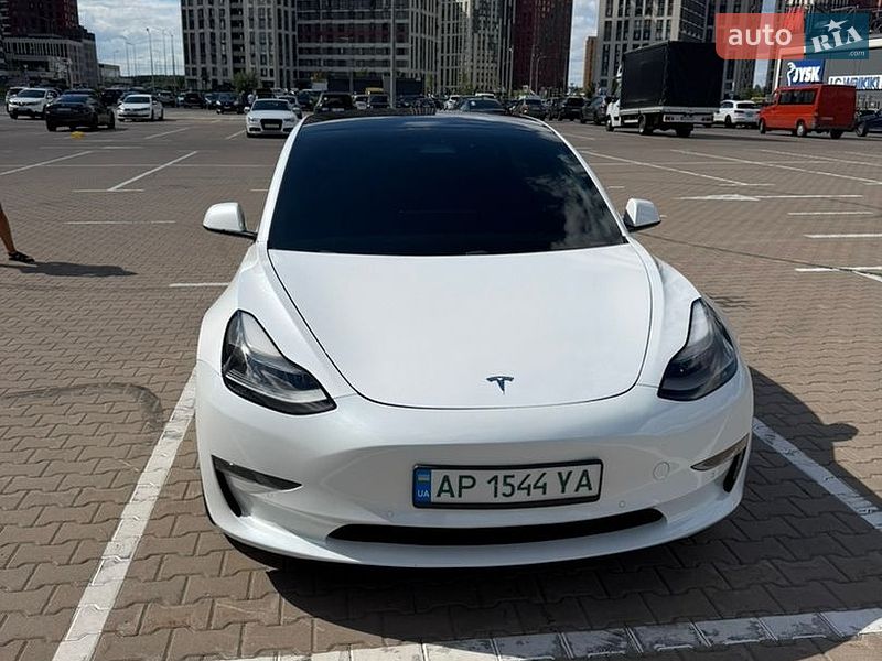 Фото Tesla Model 3 з оголошення AUTO.RIA