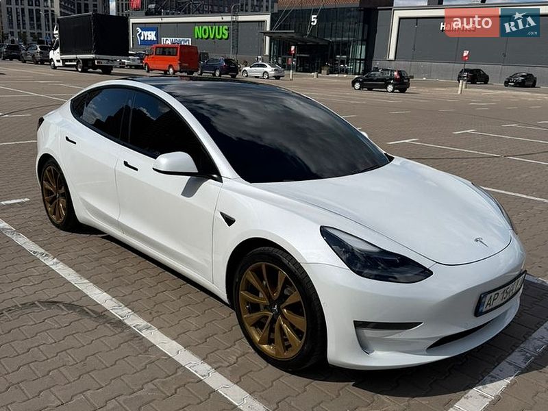 Фото Tesla Model 3 з оголошення AUTO.RIA
