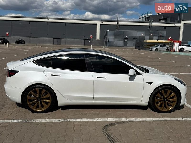 Фото Tesla Model 3 з оголошення AUTO.RIA