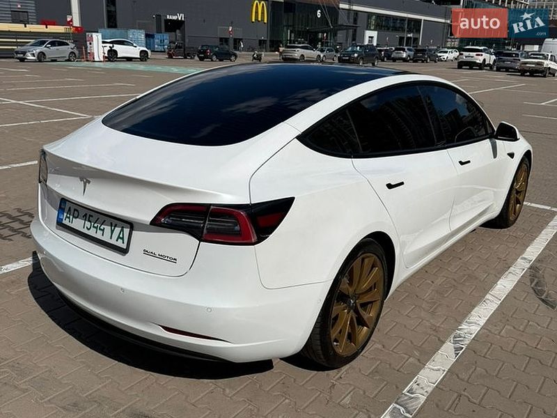 Фото Tesla Model 3 з оголошення AUTO.RIA