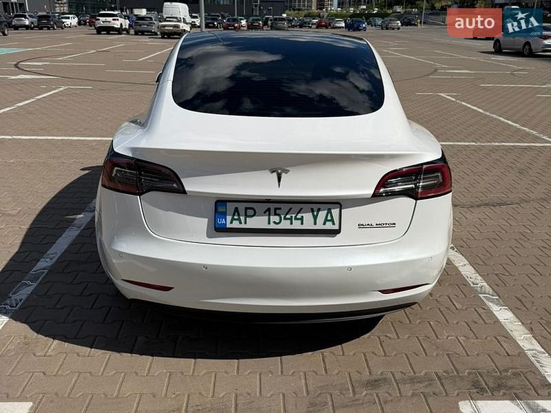 Фото Tesla Model 3 з оголошення AUTO.RIA