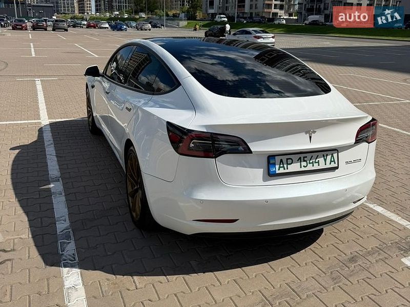 Фото Tesla Model 3 з оголошення AUTO.RIA