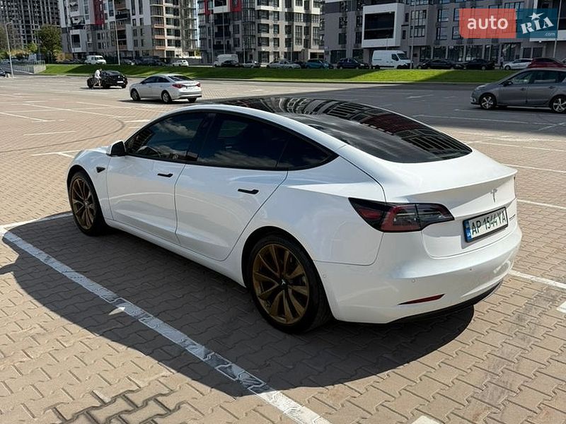 Фото Tesla Model 3 з оголошення AUTO.RIA